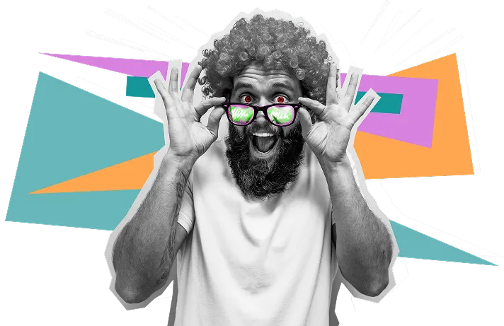 Un homme retire partiellement ses lunettes de son visage à l’aide de ses mains de manière à montrer ses yeux.